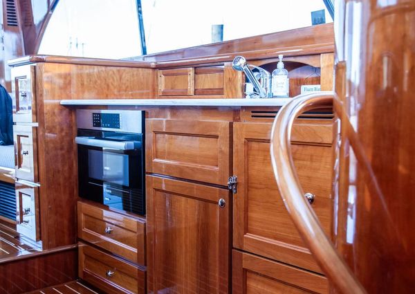 Hinckley Talaria 43 Flybridge image