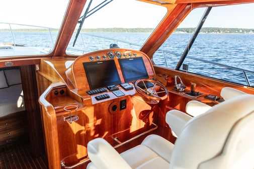 Hinckley Talaria 43 Flybridge image