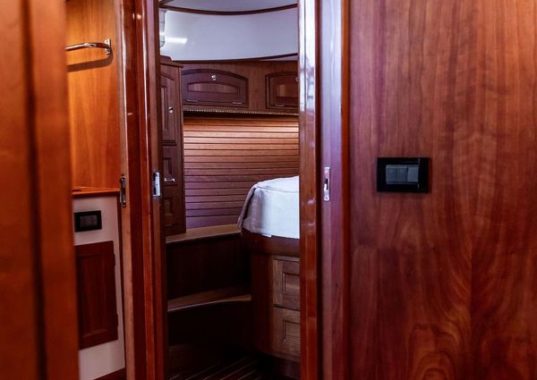 Hinckley Talaria 43 Flybridge image