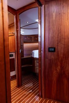 Hinckley Talaria 43 Flybridge image