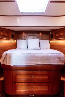 Hinckley Talaria 43 Flybridge image