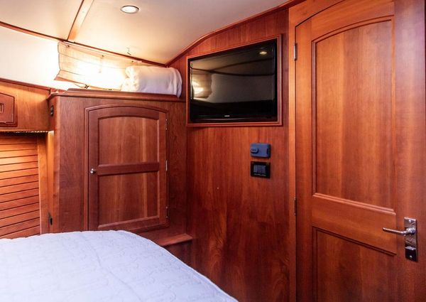 Hinckley Talaria 43 Flybridge image