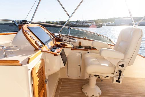 Hinckley Talaria 43 Flybridge image