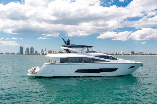 Sunseeker 86 Yacht image