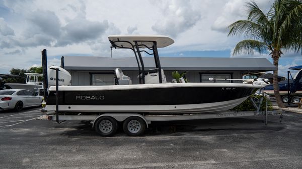 Robalo 246 Cayman 