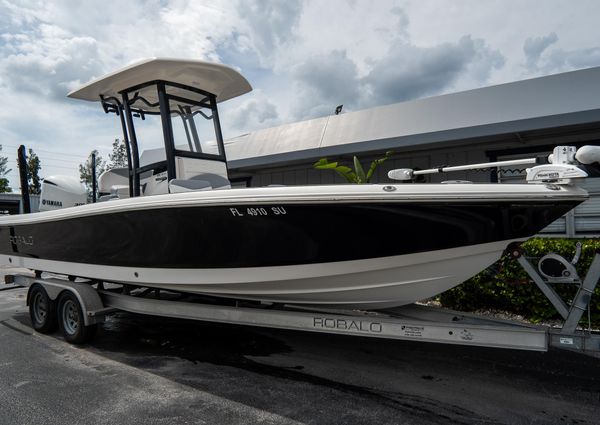 Robalo 246-CAYMAN image