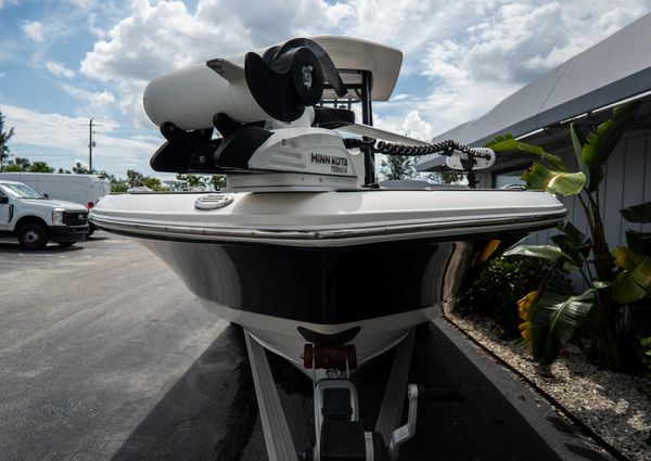 Robalo 246-CAYMAN image