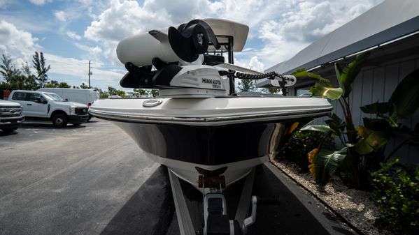 Robalo 246-CAYMAN image