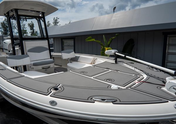 Robalo 246-CAYMAN image