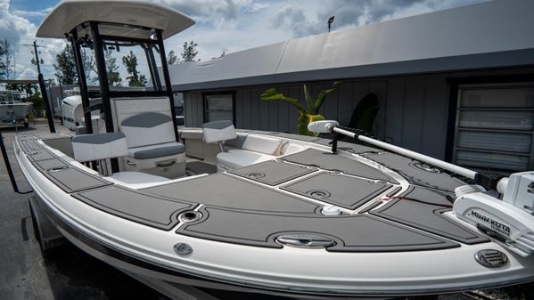 Robalo 246-CAYMAN image