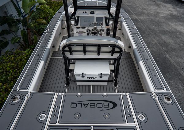 Robalo 246-CAYMAN image