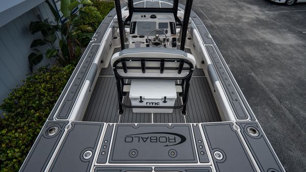 Robalo 246-CAYMAN image