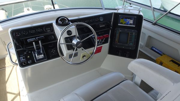 Carver 440 Aft Cabin Motor Yacht image