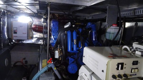 Carver 440 Aft Cabin Motor Yacht image