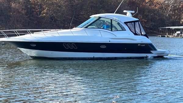 Cruisers Yachts 420 Coupe 