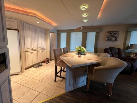 Stardust Cruisers 16x86 3 bed 2 bath Houseboat image