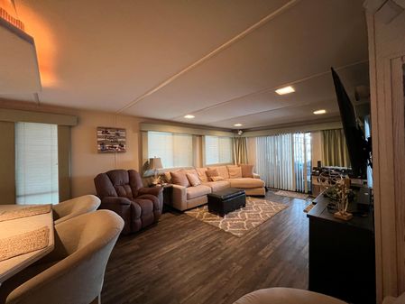 Stardust Cruisers 16x86 3 bed 2 bath Houseboat image