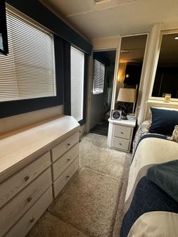Stardust Cruisers 16x86 3 bed 2 bath Houseboat image