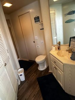 Stardust Cruisers 16x86 3 bed 2 bath Houseboat image