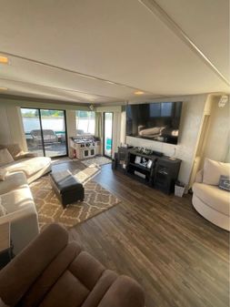 Stardust Cruisers 16x86 3 bed 2 bath Houseboat image