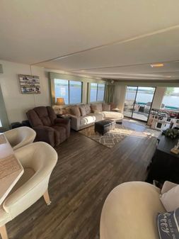 Stardust Cruisers 16x86 3 bed 2 bath Houseboat image