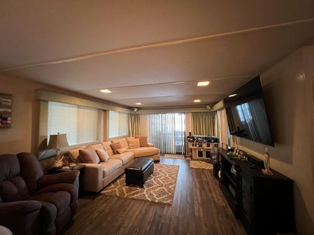 Stardust Cruisers 16x86 3 bed 2 bath Houseboat image