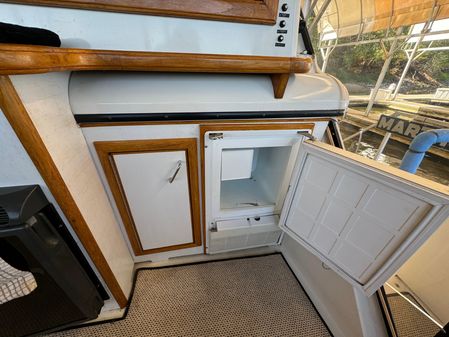 Carver 42 Aft Cabin Motoryacht image