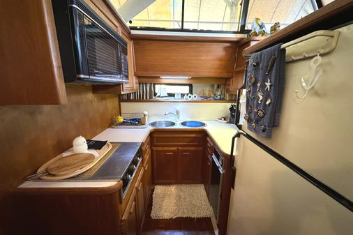 Carver 42 Aft Cabin Motoryacht image