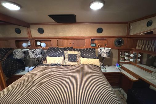 Carver 42 Aft Cabin Motoryacht image