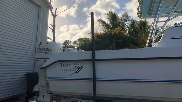 Twin Vee Weekender