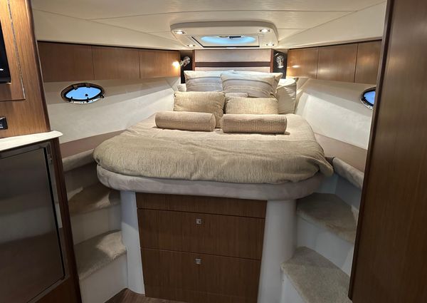 Cruisers Yachts 380 Express image