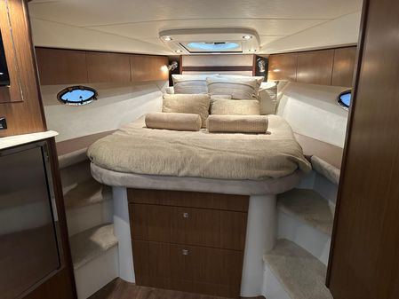 Cruisers Yachts 380 Express image