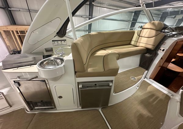 Cruisers Yachts 380 Express image