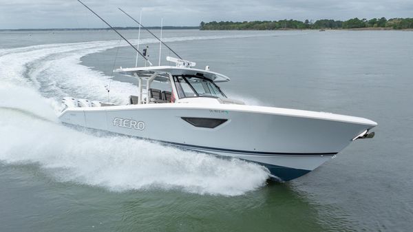 Pursuit S 428 Sport