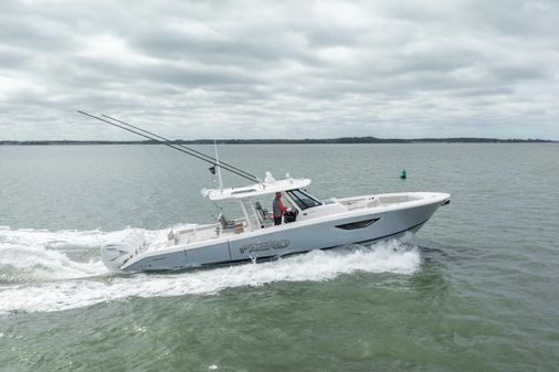 Pursuit S 428 Sport image