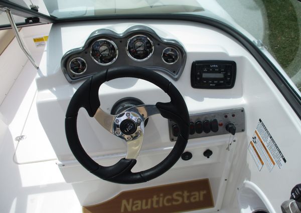 Nauticstar 203DC-SPORT-DECK image