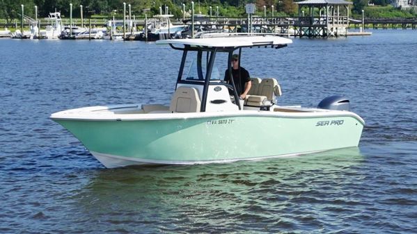 Sea Pro 239 Center Console image