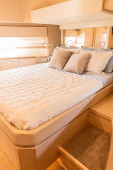 Ferretti Yachts 720 image