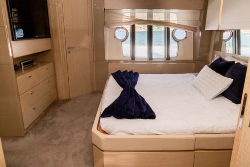 Ferretti Yachts 720 image