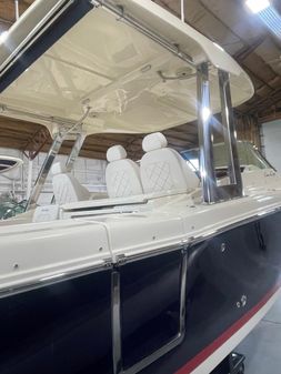 Chris-Craft Calypso 30 image
