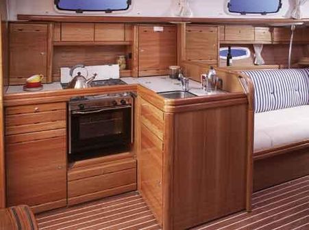 Bavaria 37 Cruiser image