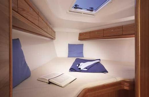 Bavaria 37 Cruiser image