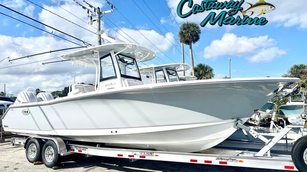 Sea Hunt Gamefish 30 with Coffin Box