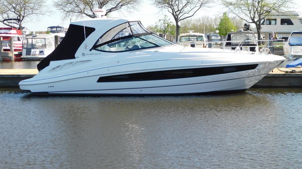 Cruisers Yachts 350 Express