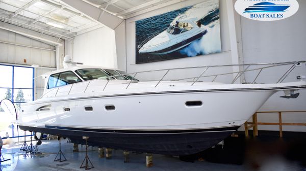 Tiara Yachts 5200 Sovran Salon
