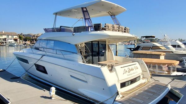 Prestige 560 Flybridge 