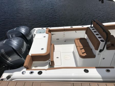 Sea Hunt Gamefish 30 Forward Seating image