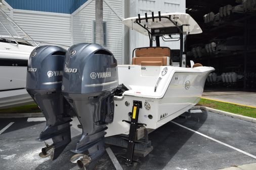 Sea Hunt Gamefish 30 Forward Seating image