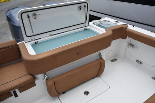 Sea Hunt Gamefish 30 Forward Seating image