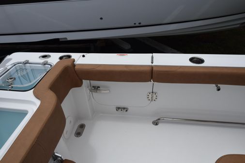 Sea Hunt Gamefish 30 Forward Seating image